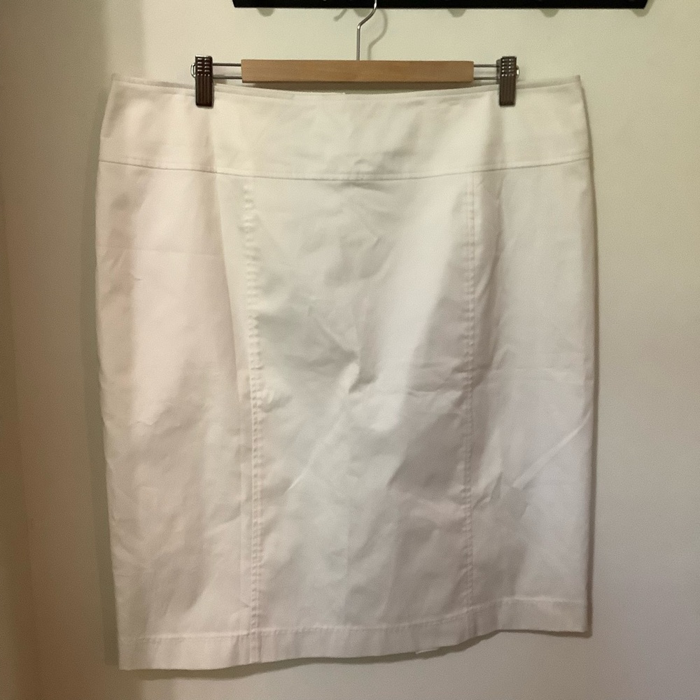 CLEO: Classic Cream Pencil Skirt (NWOT)
